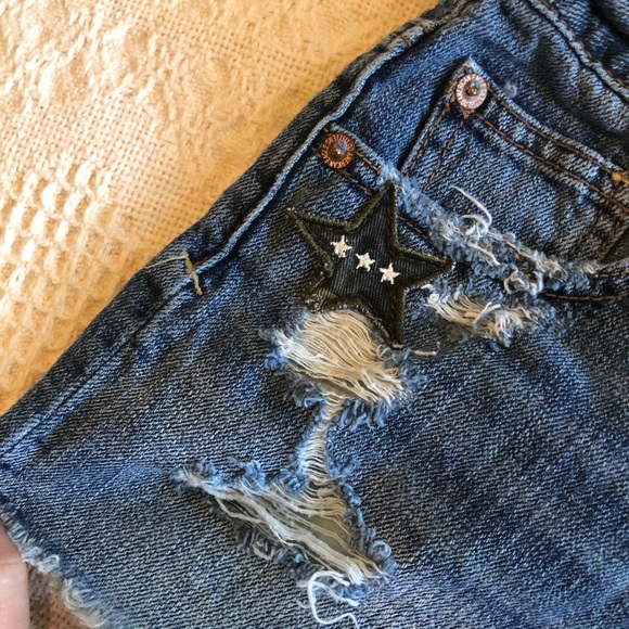 Mid-waisted patchwork denim shorts - Picture 2 of 4